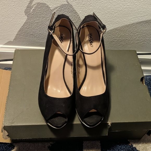 Mossimo Black Wedge Heels size 8 - Picture 2 of 4